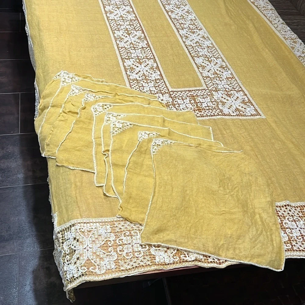 Vintage 101”x60” Tablecloth with 9 Napkins Linen and Croches Insets - Stunning